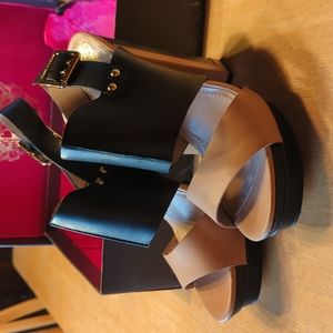 Vince camuto platform sandals size 9 B